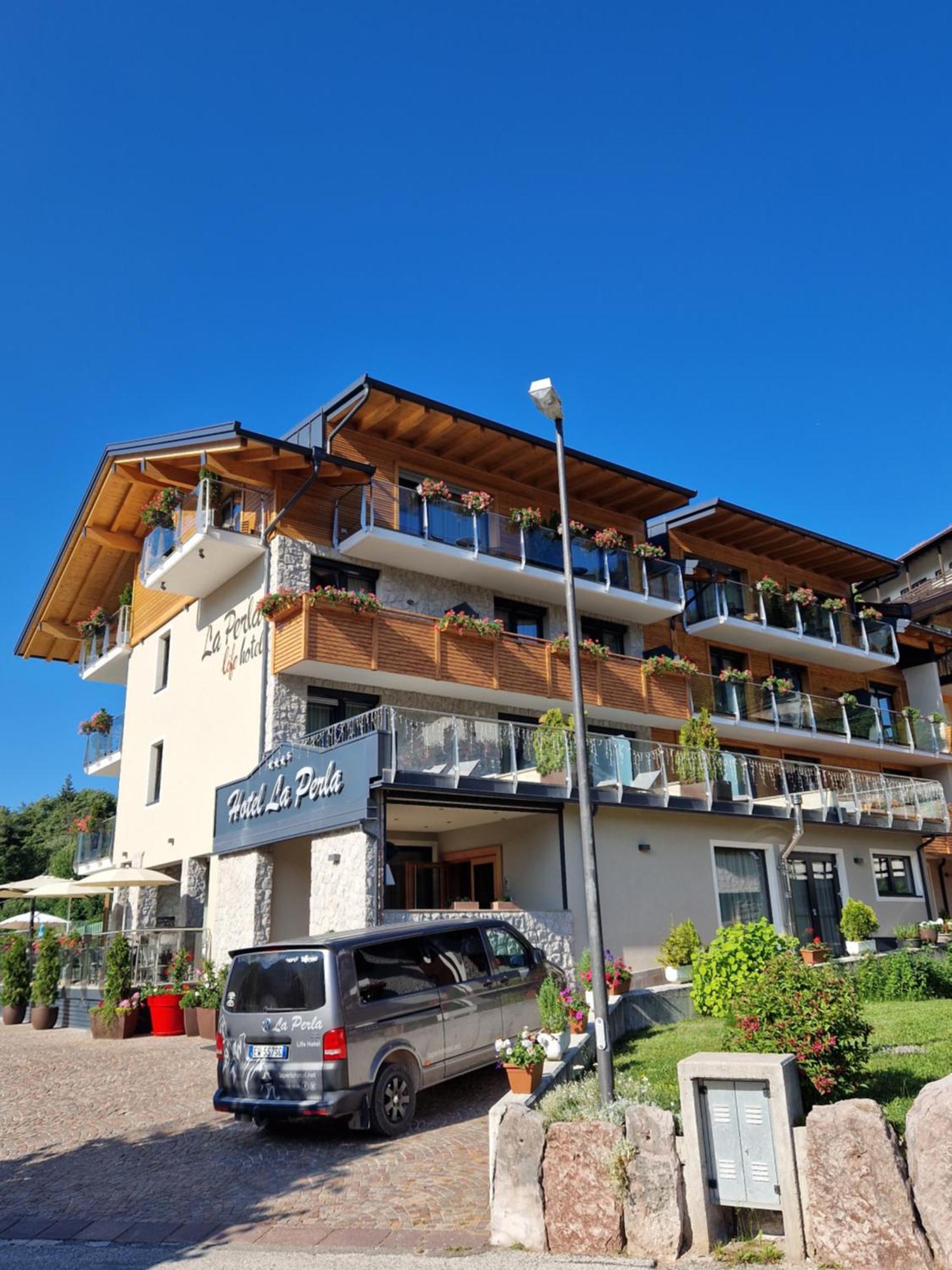 Hotel La Perla Andalo Esterno foto